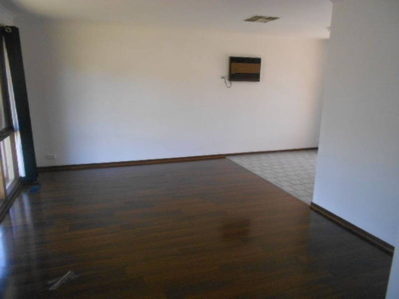 11 WEBB CLOSE, Meadow Heights VIC 3048