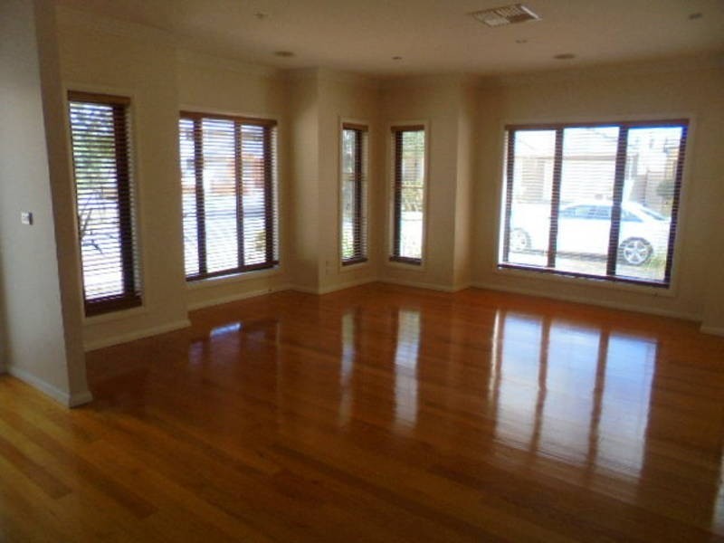 21 BRUSHWOOD CIRCUIT, Roxburgh Park VIC 3064