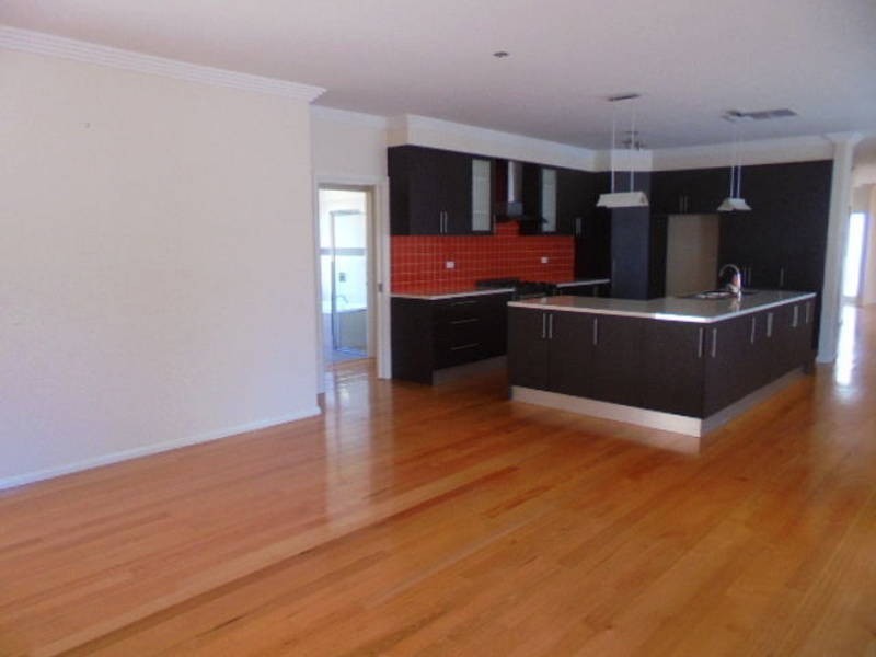 21 BRUSHWOOD CIRCUIT, Roxburgh Park VIC 3064