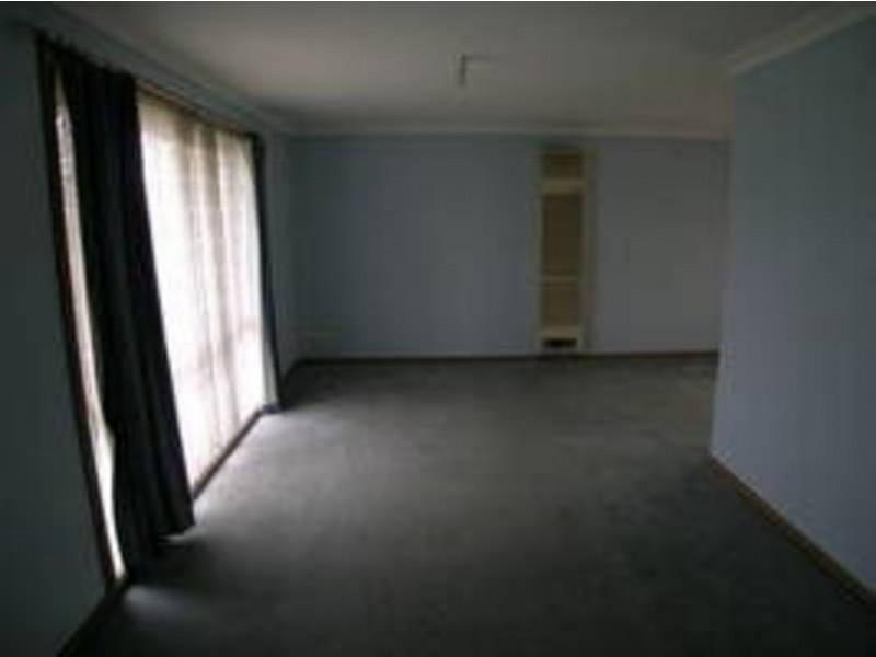 15 HOPKINS WAY, Meadow Heights VIC 3048