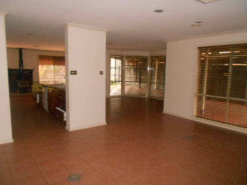 31  Delphinus Crescent, Roxburgh Park VIC 3064