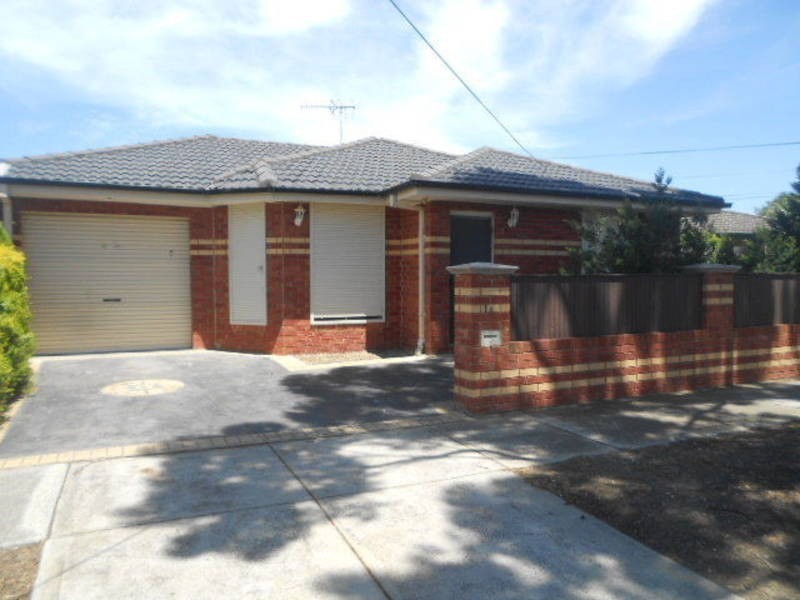 1b WOODBURN CRESCENT, Meadow Heights VIC 3048