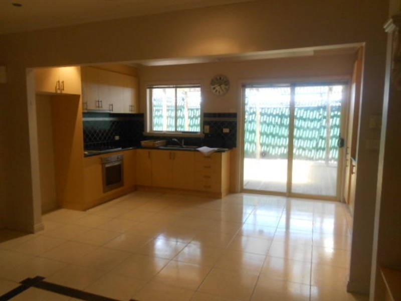 1b WOODBURN CRESCENT, Meadow Heights VIC 3048