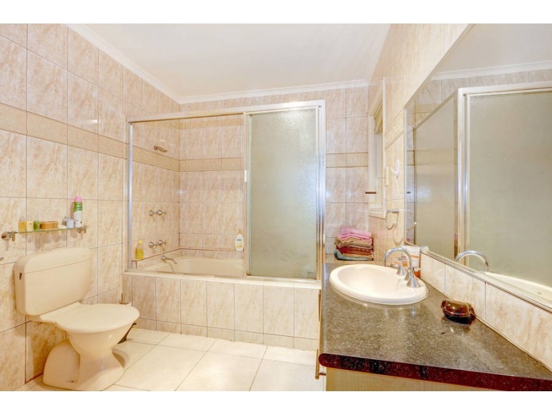 1b WOODBURN CRESCENT, Meadow Heights VIC 3048