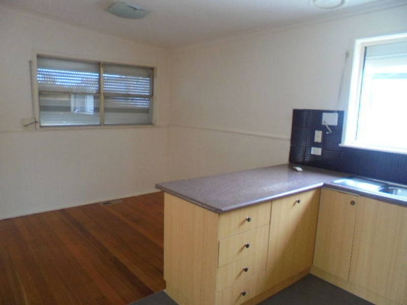 12 HAMPDEN STREET, Dallas VIC 3047