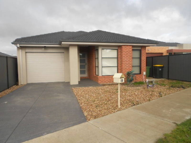 19  RAINHAM AVENUE, Craigieburn VIC 3064