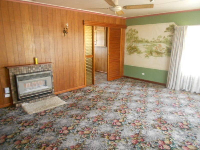 8 WARRAGUL STREET, Dallas VIC 3047