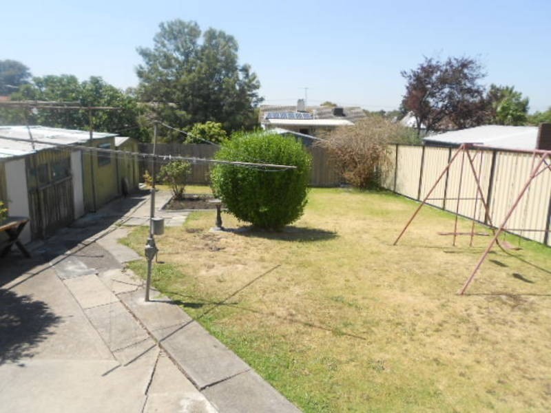 8 WARRAGUL STREET, Dallas VIC 3047