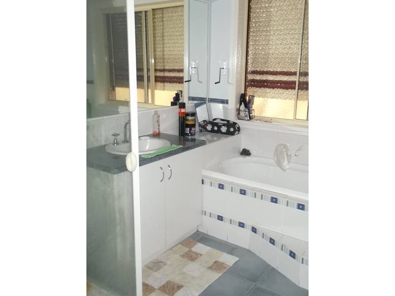 5 Pecos Place, Roxburgh Park VIC 3064