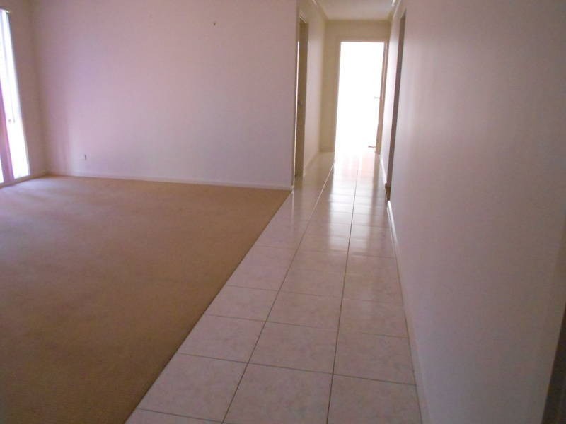 8 VILLAWOOD AVENUE, Roxburgh Park VIC 3064