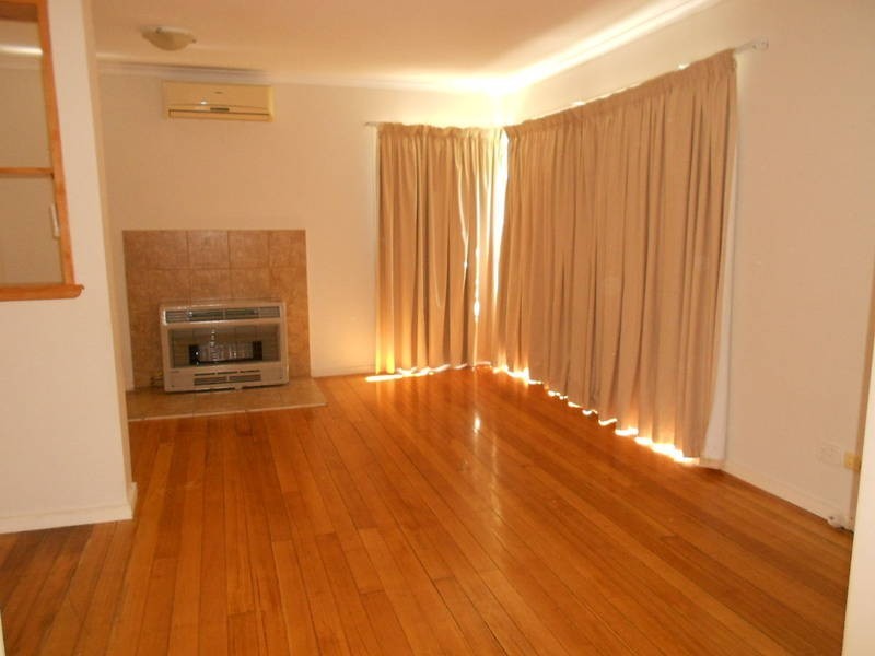 10 LUBECK COURT, Meadow Heights VIC 3048