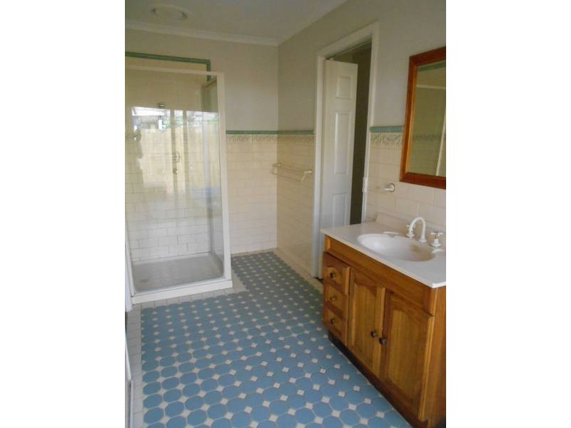 10 LUBECK COURT, Meadow Heights VIC 3048