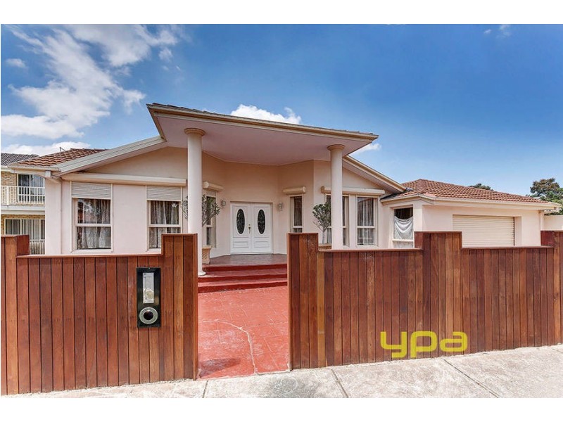 19 CASHMORE PLACE, Roxburgh Park VIC 3064