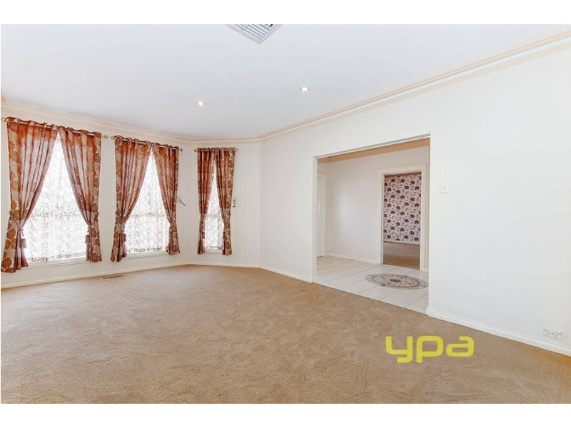 19 CASHMORE PLACE, Roxburgh Park VIC 3064