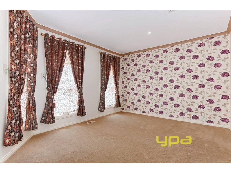 19 CASHMORE PLACE, Roxburgh Park VIC 3064