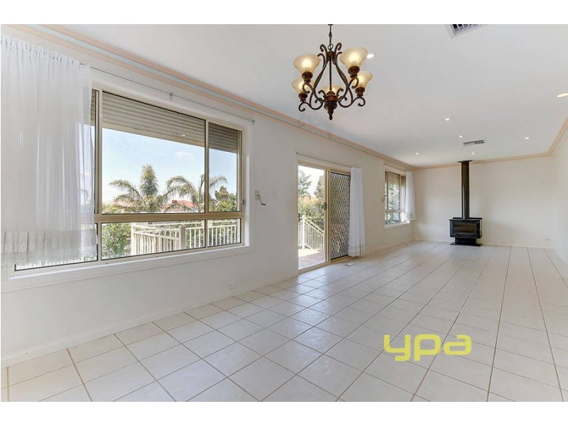 19 CASHMORE PLACE, Roxburgh Park VIC 3064