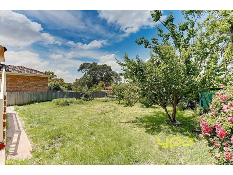 19 CASHMORE PLACE, Roxburgh Park VIC 3064