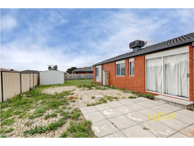 14 LACHLAN CRESCENT, Roxburgh Park VIC 3064