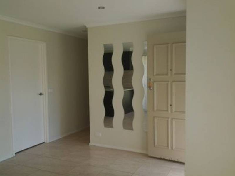 4 TARCOOLA AVENUE, Meadow Heights VIC 3048