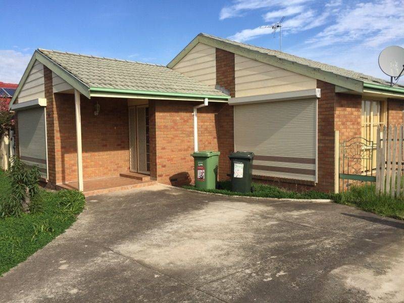 35 Bicentennial Crescent, Meadow Heights VIC 3048