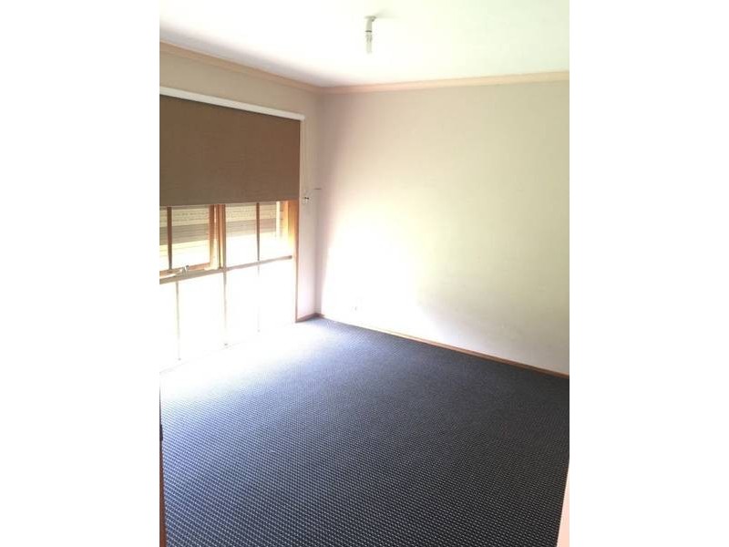 35 Bicentennial Crescent, Meadow Heights VIC 3048