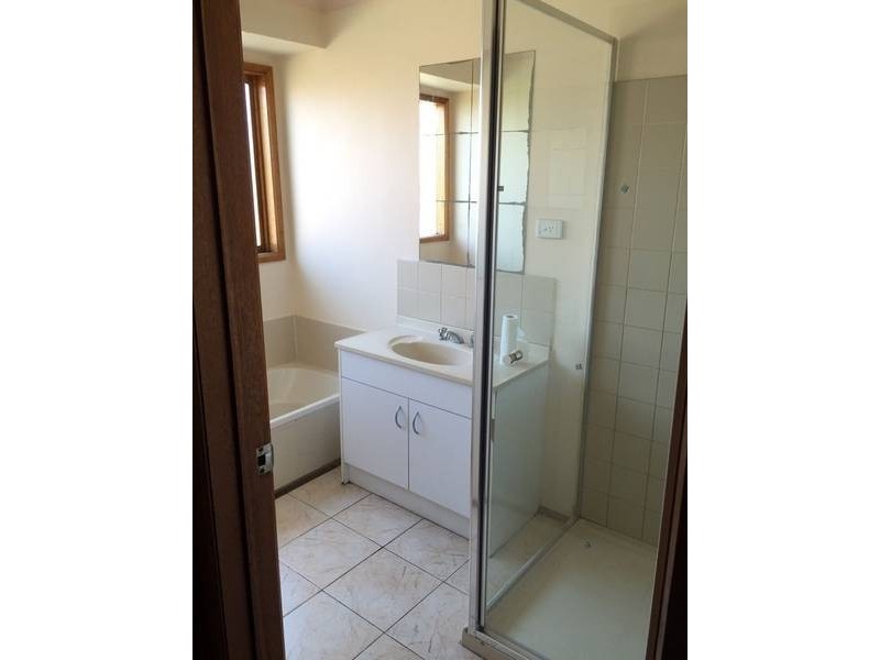 35 Bicentennial Crescent, Meadow Heights VIC 3048