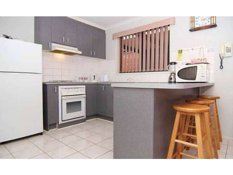 6  DOZEY COURT, Roxburgh Park VIC 3064