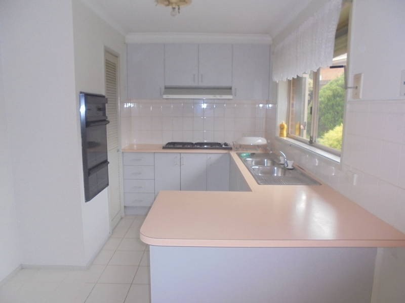 2 Rocklands Rise, Meadow Heights VIC 3048