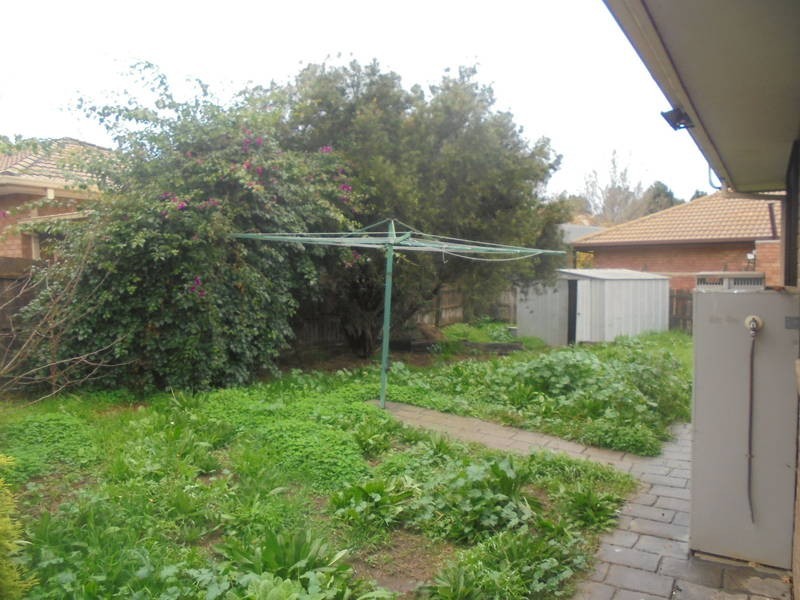 2 Rocklands Rise, Meadow Heights VIC 3048