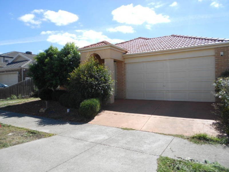 8 VILLAWOOD AVENUE, Roxburgh Park VIC 3064