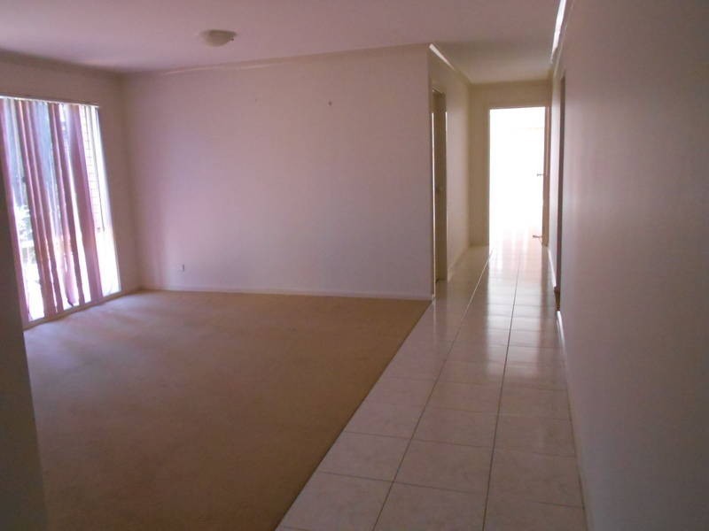 8 VILLAWOOD AVENUE, Roxburgh Park VIC 3064