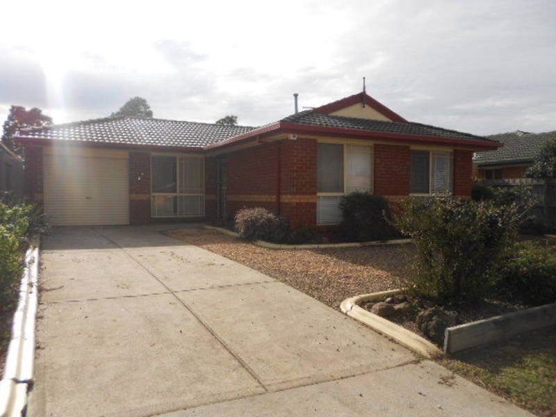 12 SERPENS COURT, Roxburgh Park VIC 3064