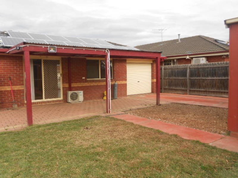 12 SERPENS COURT, Roxburgh Park VIC 3064