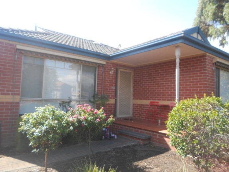 6/8 KNIGHT CRESCENT, Roxburgh Park VIC 3064