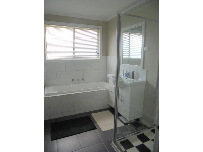 6/4-16 Melaleuca Drive, Meadow Heights VIC 3048