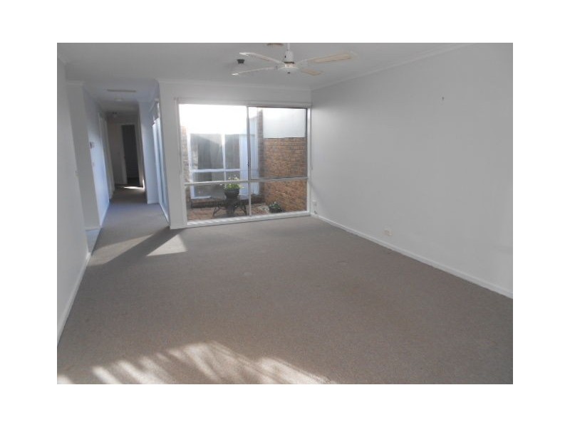 44 REARDEN CRESCENT, Roxburgh Park VIC 3064