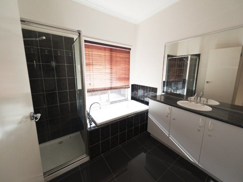 23 WISLA CIRCUIT, Roxburgh Park VIC 3064