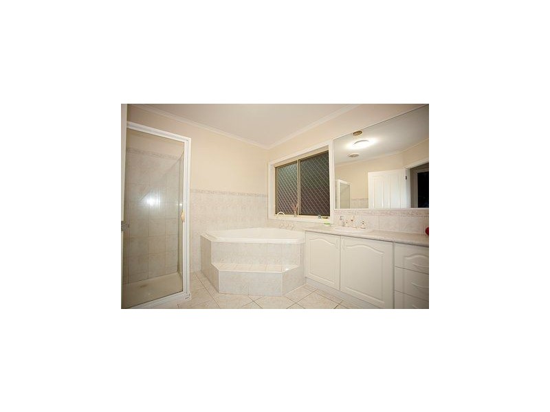 12 Delphinius Crescent, Roxburgh Park VIC 3064