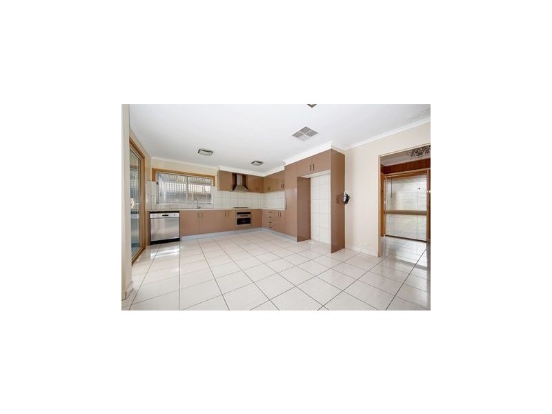 16 Canadian Court, Meadow Heights VIC 3048