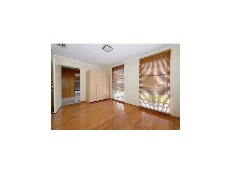 16 Canadian Court, Meadow Heights VIC 3048