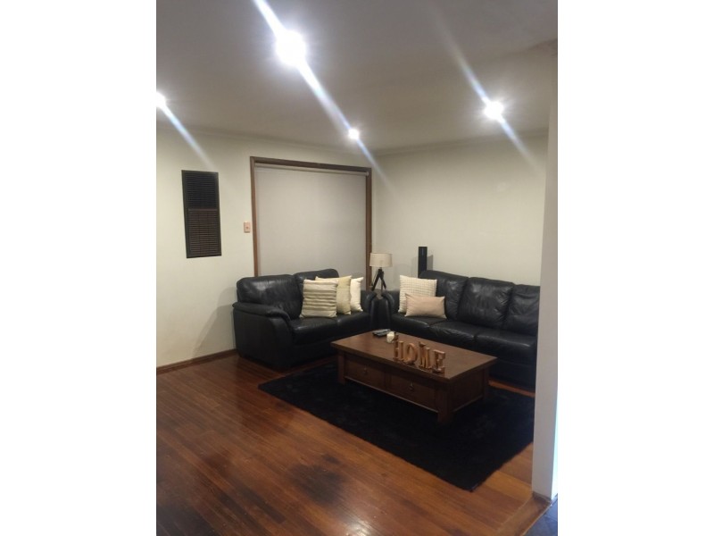 25 OSBORNE AVENUE, Gladstone Park VIC 3043