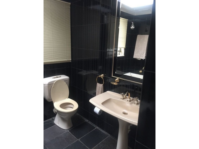 25 OSBORNE AVENUE, Gladstone Park VIC 3043