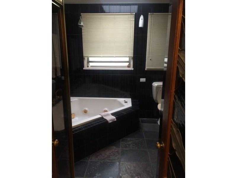 25 OSBORNE AVENUE, Gladstone Park VIC 3043