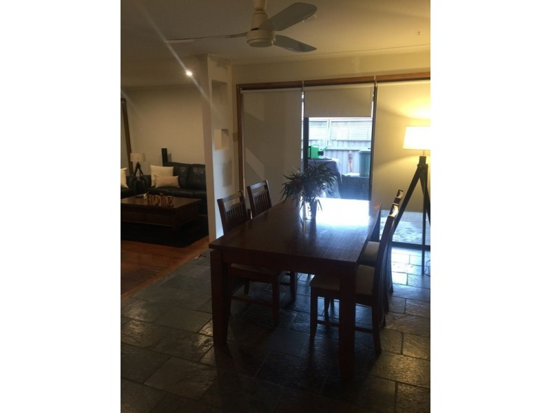 25 OSBORNE AVENUE, Gladstone Park VIC 3043