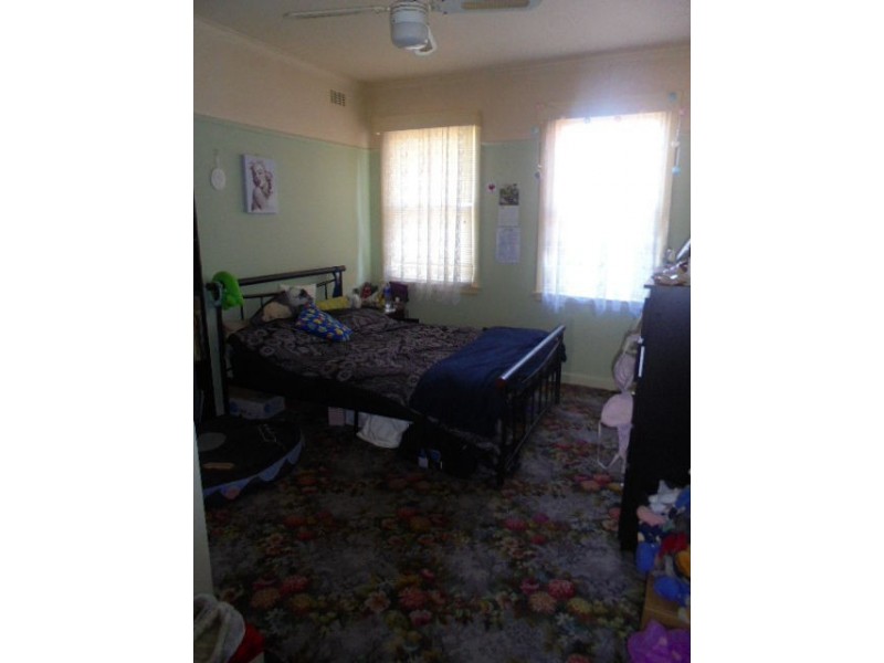 70 ISLA AVENUE, Glenroy VIC 3046