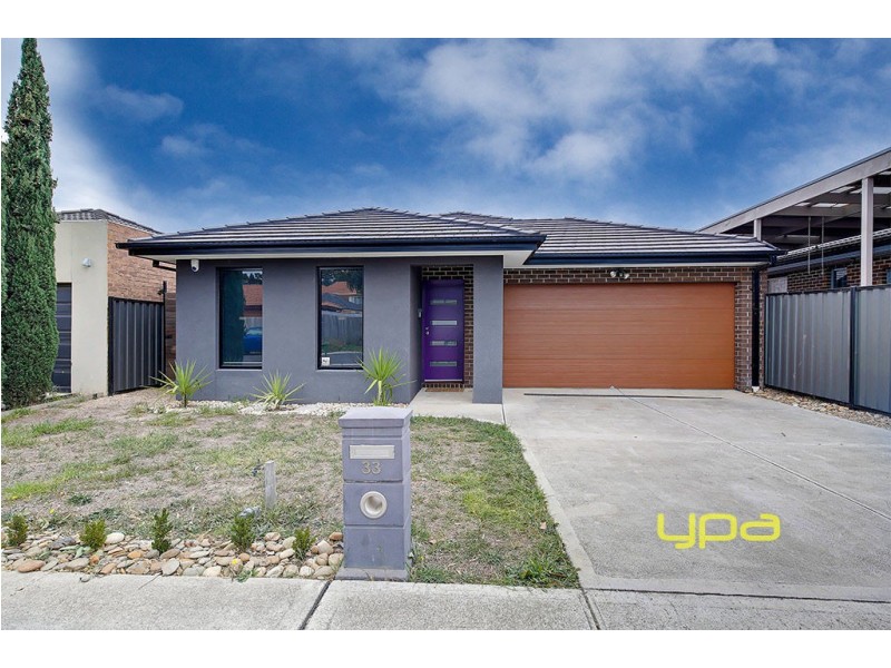 33 Woodside Way, Roxburgh Park VIC 3064