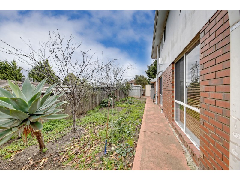 27 Fuschia Place, Meadow Heights VIC 3048