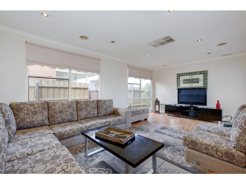 39 Malmsbury Drive, Meadow Heights VIC 3048