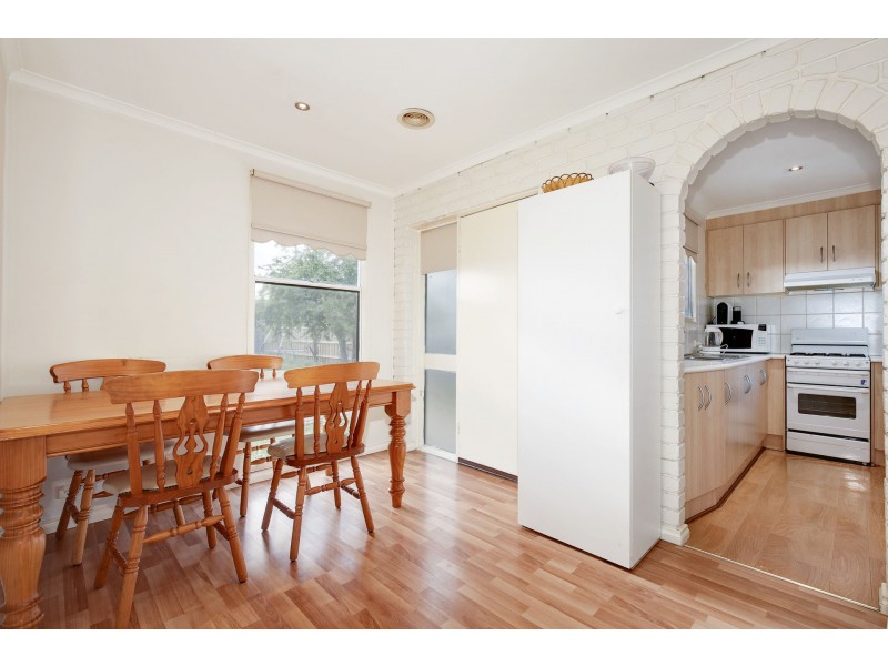 39 Malmsbury Drive, Meadow Heights VIC 3048