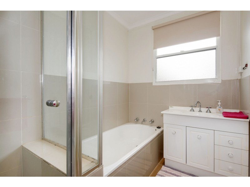 39 Malmsbury Drive, Meadow Heights VIC 3048